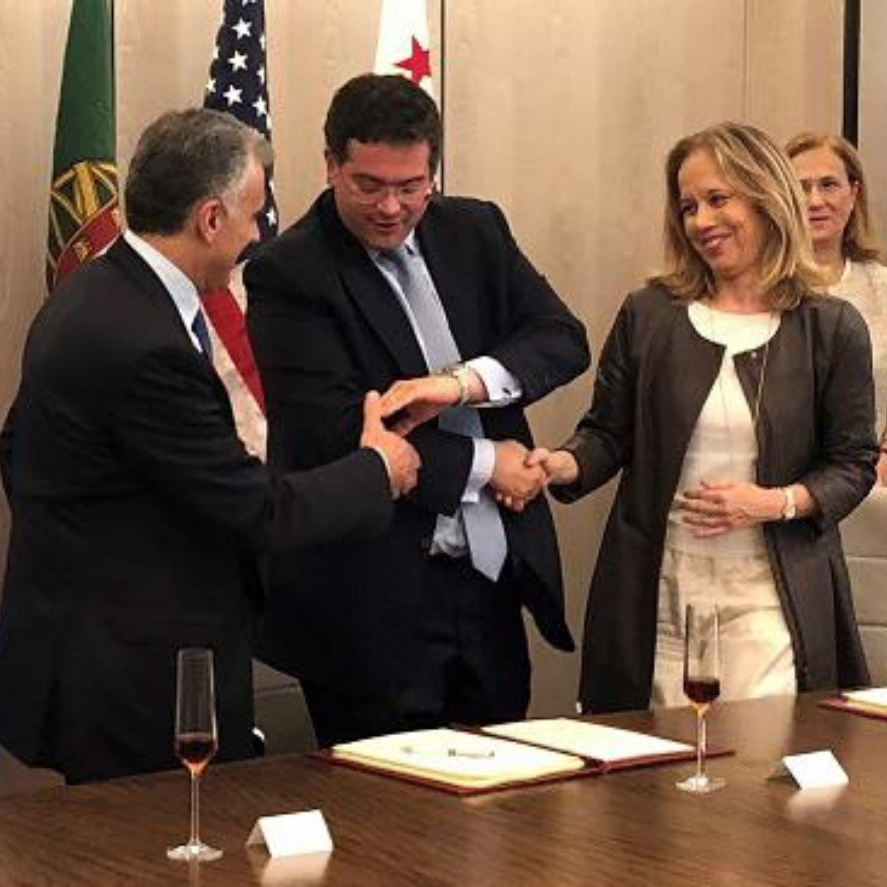 Assinatura de contrato com Amyris e Governo Português